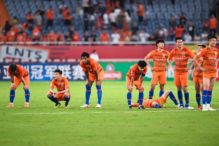 Tuyết Sơn Phi Hồ